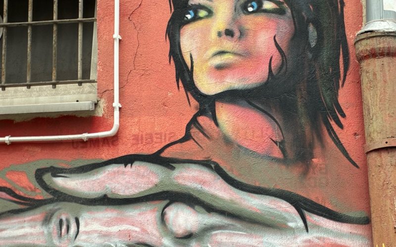 DiePodcastin im DuolingoSexismus: Isabel Rohner & Regula Staempfli über sexistisches Sprachelernen, ComputerStat-Bias, Nelly Sachs, Katarsponsoring für Deutsche Medien, Selbstbestimmungsgesetz revisited or "We told you so!"