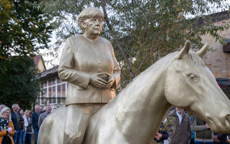 Angela Merkel Reiterstaute von Wilhelm Koch